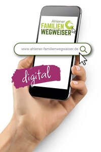 Foto: Hand  mit einem Smartphone mit dem Schriftzug "Ahlener Familienwegweiser"
