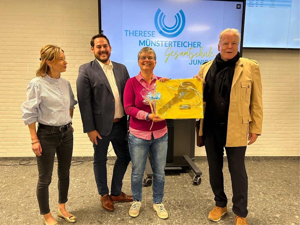 Symbolische Schlüsselübergabe (v.l.): Stephanie Kosbab, Fabian Blech, Elisabeth Beier, Thomas Köpp