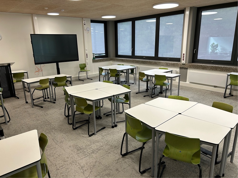 und Differenzierungsräume ergänzen die Klassenräume im sanierten Schulgebäude.