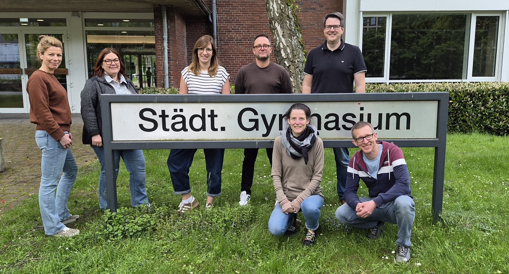 (oben v.l.) Carla Merschhaus, Petra Weides, Mathilde Dumoulin, Romain Desfossez, Sebastian Wollmann sowie (unten v.l.) Adeline Weinberg, Hendrik Beckervordersandfort