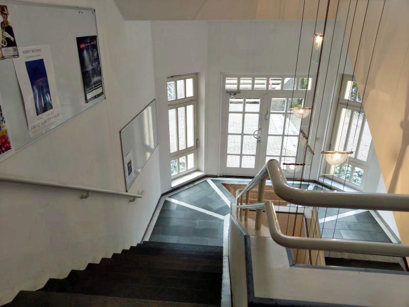 Foto: Treppenhaus der Stadtbücherei