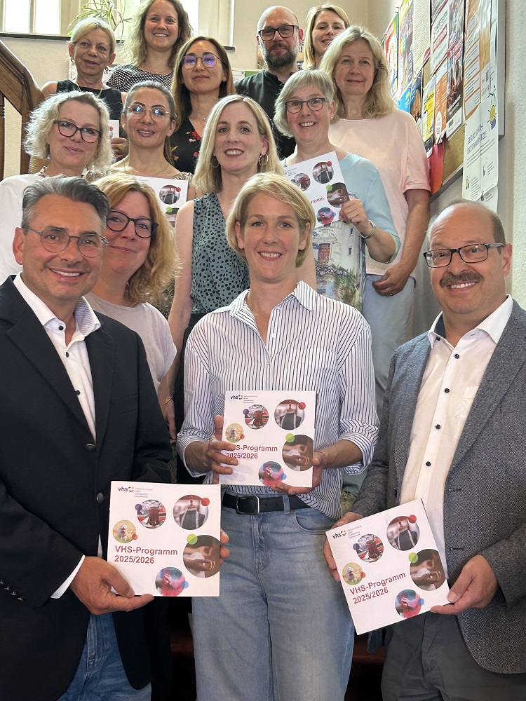 Programmvorstellung mit Bürgermeister(i)n und VHS-Team im Alten Rathaus in Ahlen.