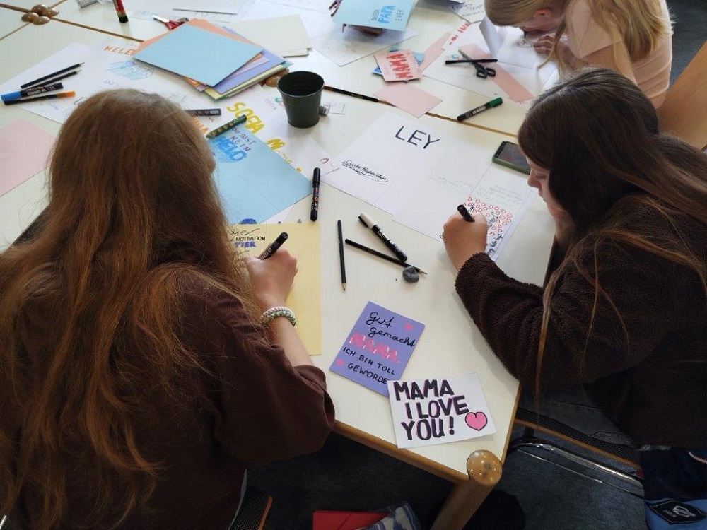 Grafikerin Hanna Niestegge freut sich schon auf den nächsten Kreativworkshop im Juni in der Stadtbücherei Ahlen.