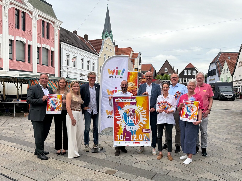 Organisatoren und Sponsoren freuen sich, dass bald die 39. Ausgabe des Ahlener Stadtfestes losgeht.