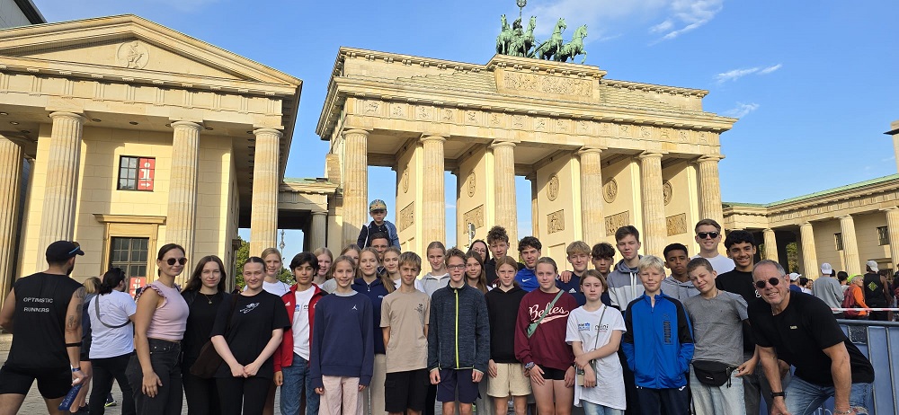 Sonntags rundete der Besuch des großen Berlin-Marathons die Fahrt ab. Das Ahlener Team konnte die Spitzenläufer hautnah am Ziel anfeuern.