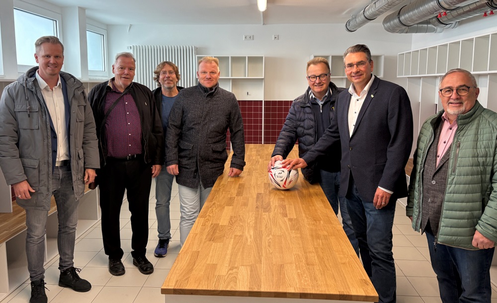 Foto: Gruppenbild in der neuen Umkleide