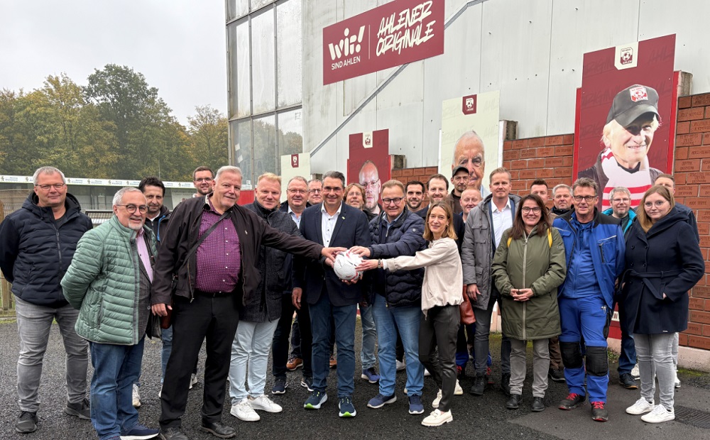 Foto: Gruppenbild vor dem Wersestadion