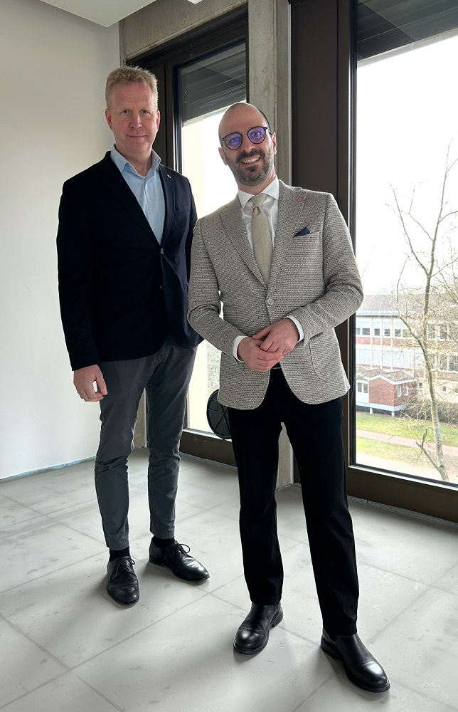 Matthias Harman führte Henning Rehbaum durch das neue Stadthaus.