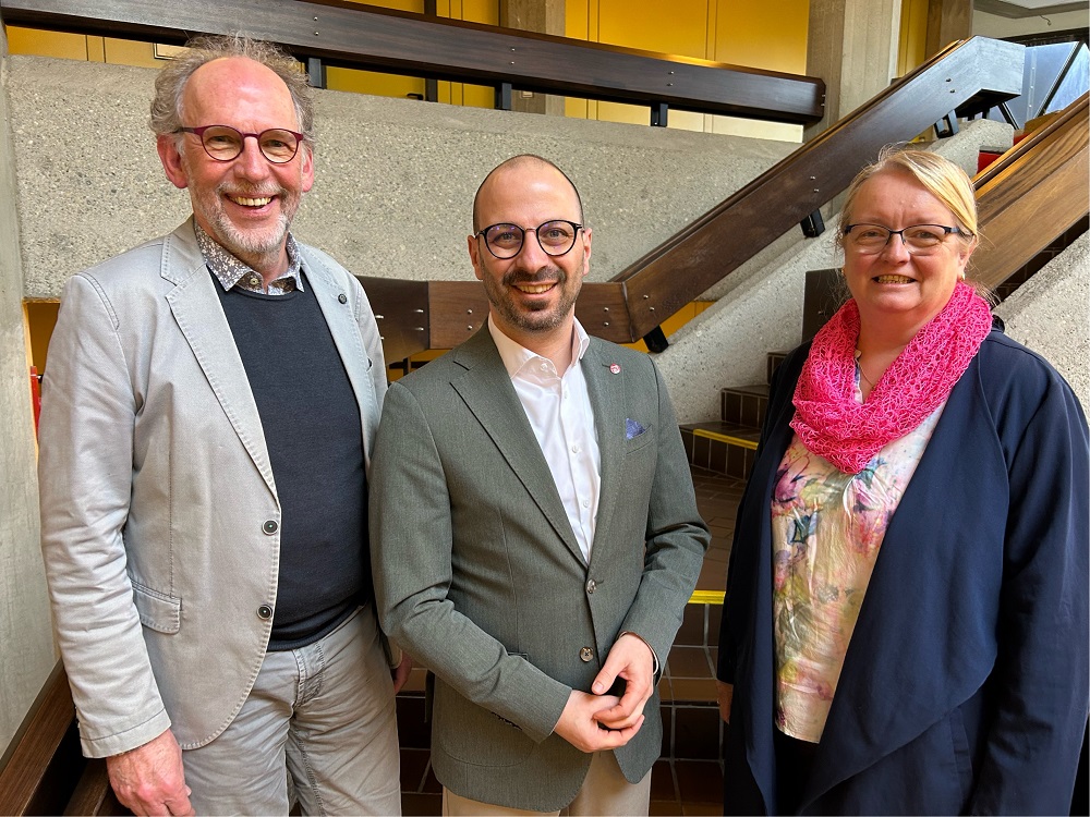 (v.l.) Heinrich Sinder, Matthias Harman und Sabine Holzkamp tauschten sich über die Zusammenarbeit von Caritas und Stadt Ahlen aus.