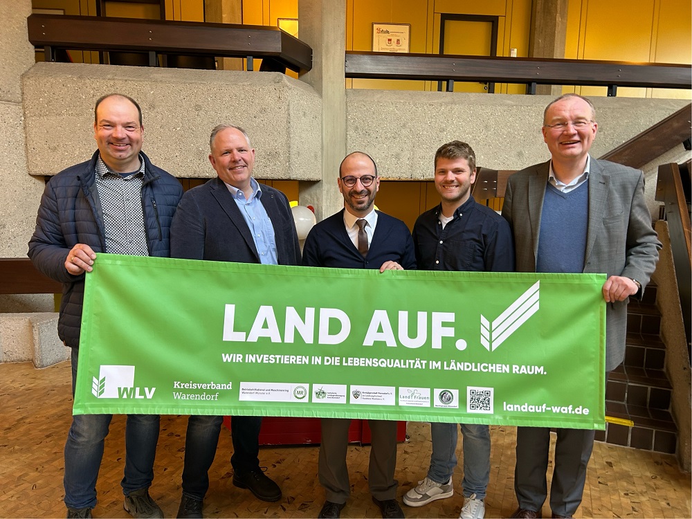 Austausch mit klarer Perspektive für den ländlichen Raum: Vertreter des WLV stellen Bürgermeister Harman die Kampagne „LAND AUF.“ vor: (v.l.) Ulrich Averberg, Andreas Westermann, Matthias Harman, Michael Post, Dr. Matthias Quas