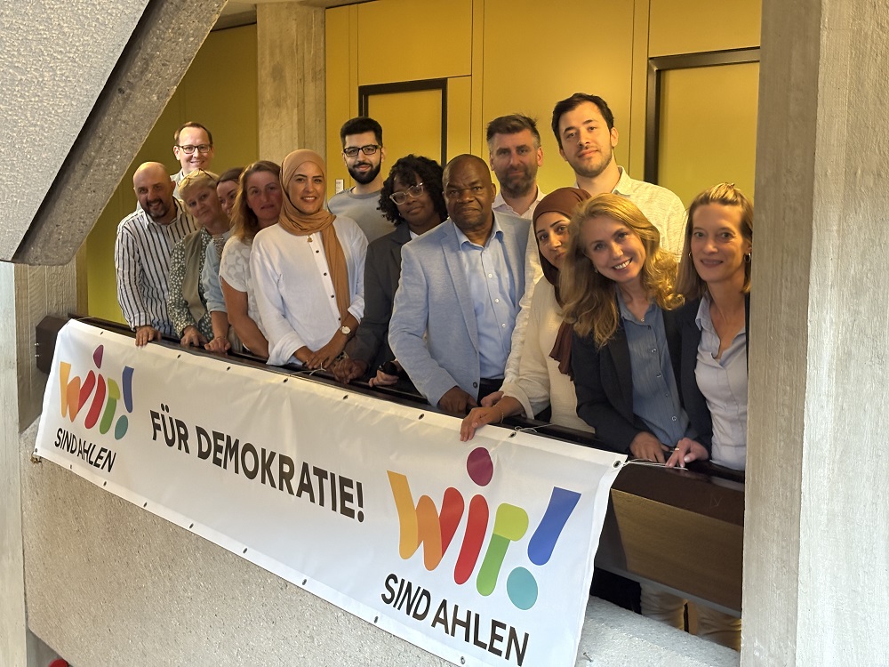 Zu Meinungsaustausch und gegenseitigem Kennenlernen trafen sich die Kandidatinnen und Kandidaten für die Wahl zum Integrationsrat mit Sozialdezernentin Stephanie Kosbab und Holger Ungruhe, Fachbereichsleiter Jugend, Soziales und Integration.