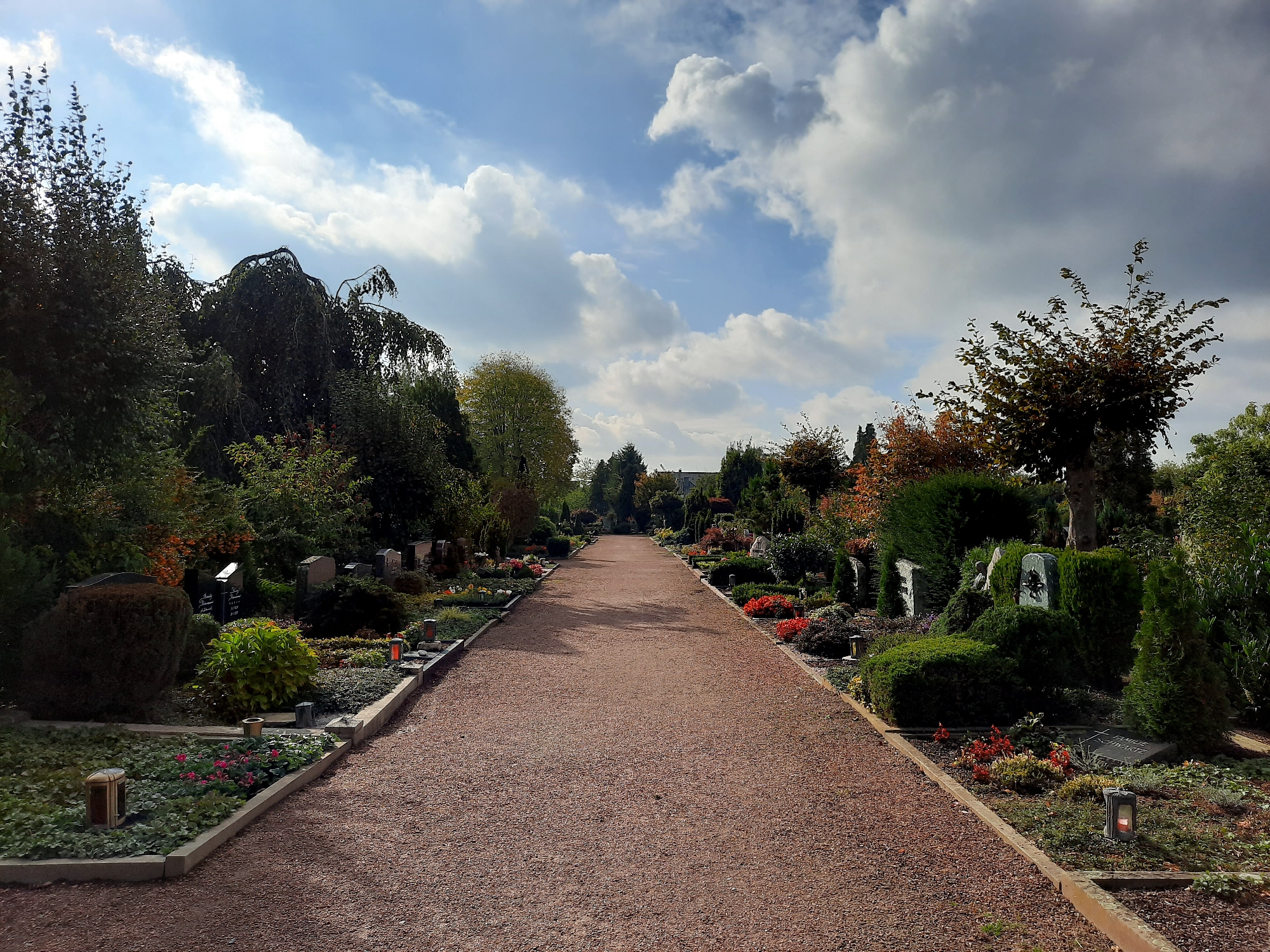 Foto: Weg auf dem Friedhof in Vorhelm