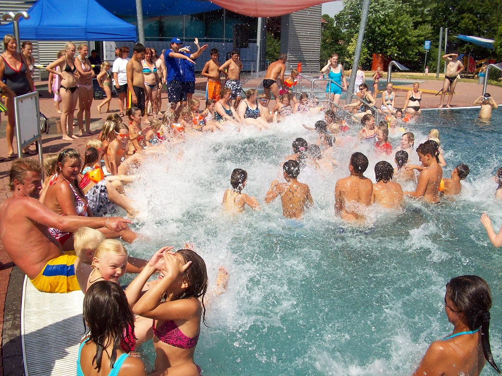 Foto: Pool-Party im Freibad Ahlen