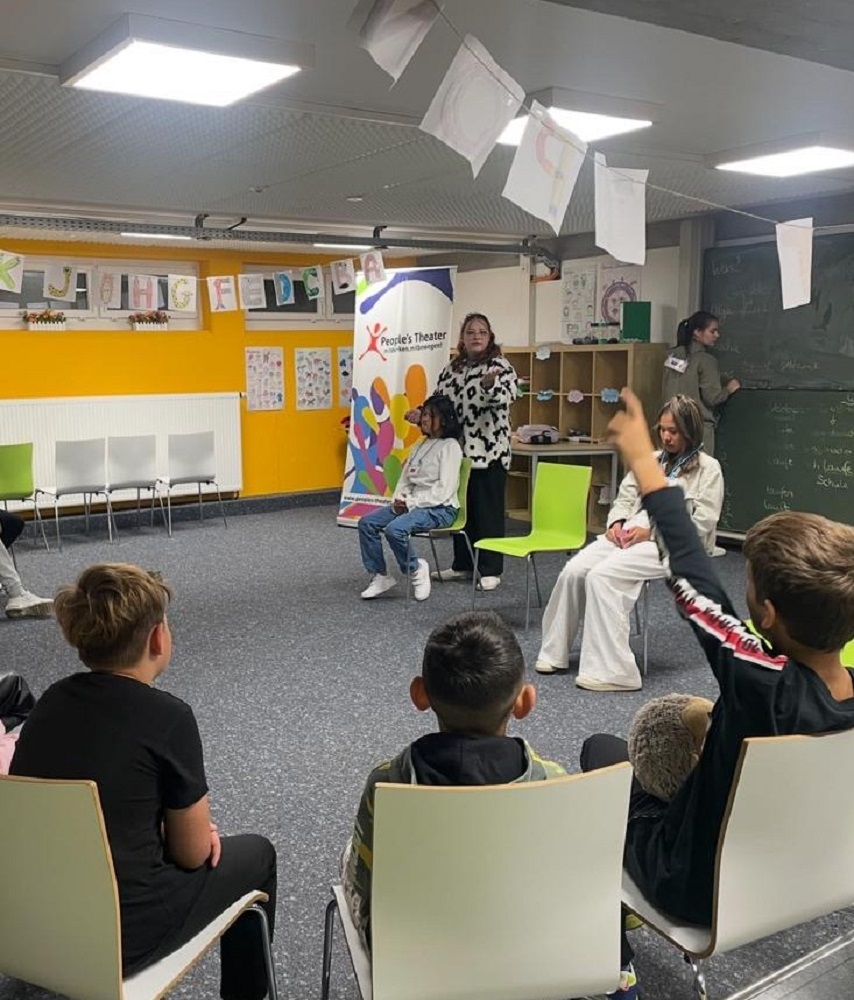Foto: Kinder in einem Klassenraum