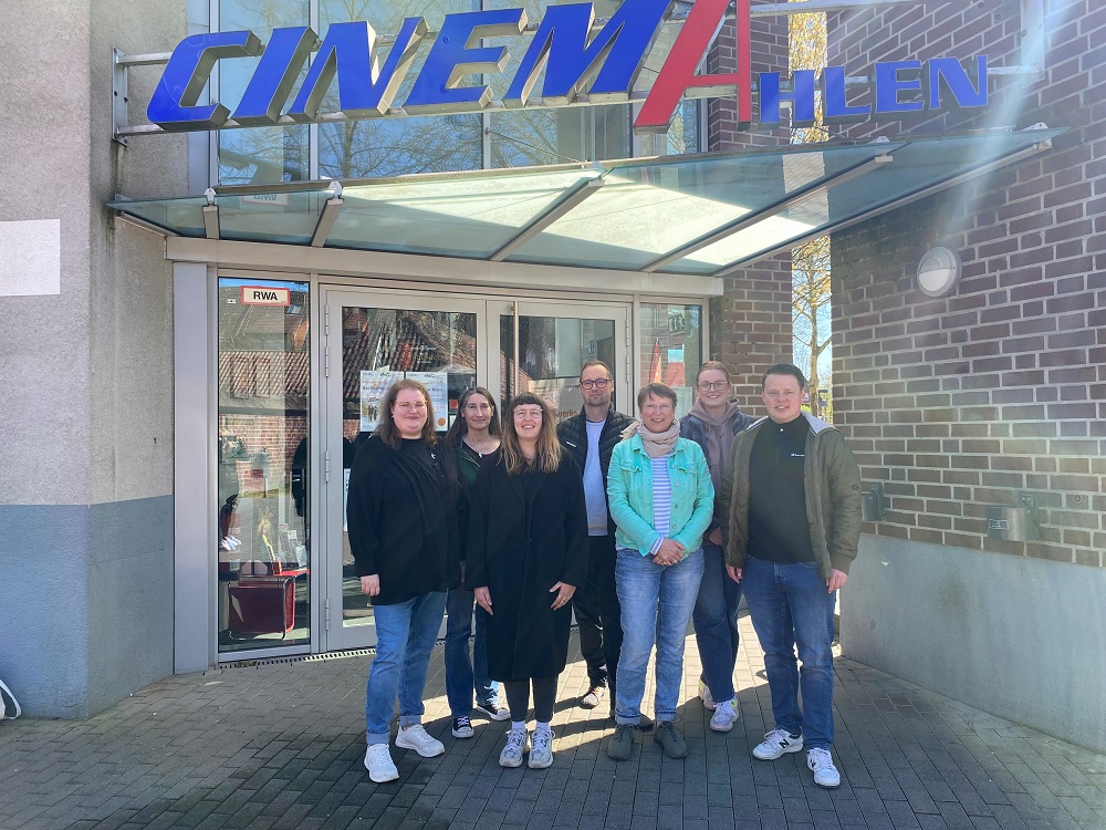 Foto: (v.l.) Miriam Sperl (Büz Schuhfabrik), Sandra Könning (Aidshilfe Ahlen), Katrin Gerndt (Innosozial), Johannes Roling (Familienbildungsstätte Ahlen), Ulla Woltering (Regionalbüro Alter, Pflege und Demenz), Charlotte Hund (Projekt vielfälTIQ) und Simon Büscher (Stadt Ahlen) arbeiten gemeinsam im „Netzwerken für Vielfalt“ 