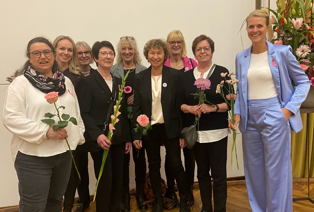 Elisa Spreemann (r.) mit dem Ahlener Screening-Team bei der Jubiläumsfeier in Münster.