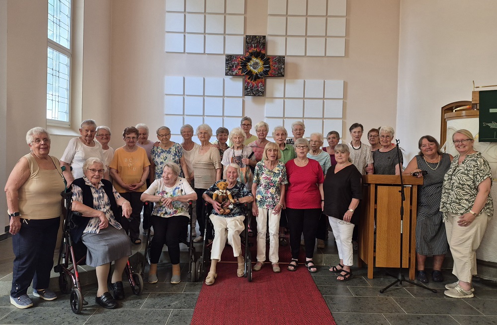 Foto: Gruppenbild in einer Kirche
