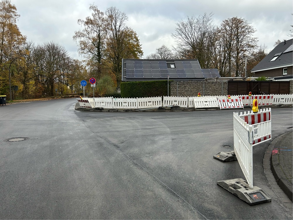 Rot markiert wird die Fahrradspur im Bereich Schlütingstraße.