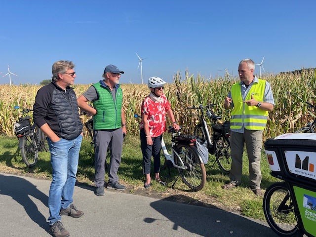 Weiter ging es zum Windpark in der Bauerschaft Halene.