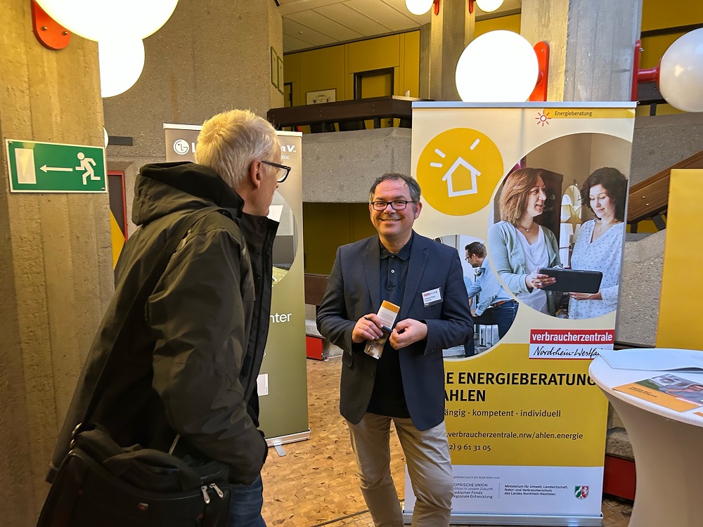 An den Informationsständen herrschte reges Besucherinteresse.