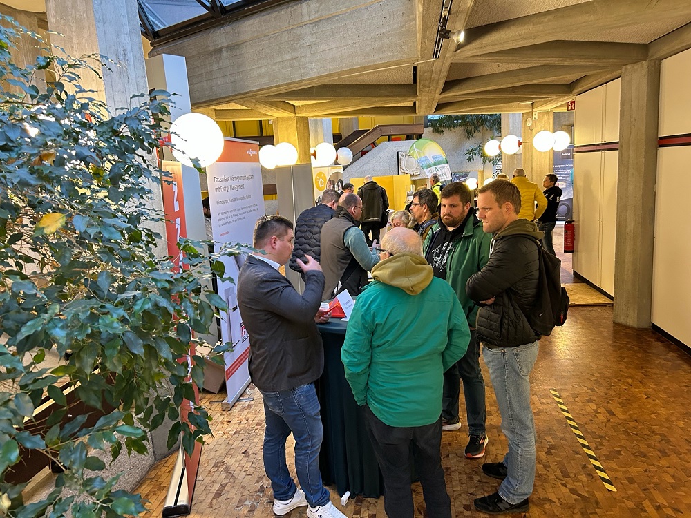 An den Informationsständen herrschte reges Besucherinteresse.