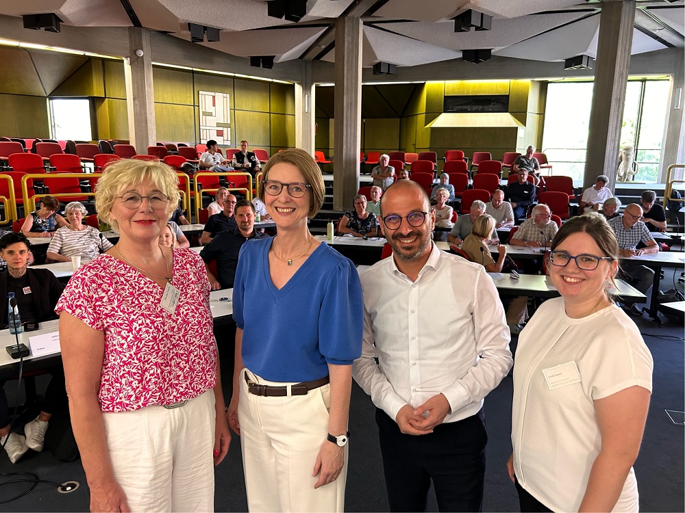 Foto: Klaudia Froede, Anja Floetenmeyer-Woltmann, Matthias Harman und Linda Sauer (Stabsstelle Klimaschutz) warben für einen unvoreingenommenen Blick auf die Wärmepumpentechnologie