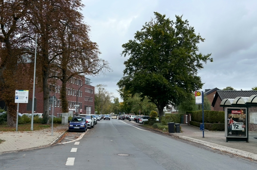 In zwei Abschnitten saniert die Stadt Ahlen die Parkstraße zwischen St. Franziskus-Hospital und Westfriedhof.