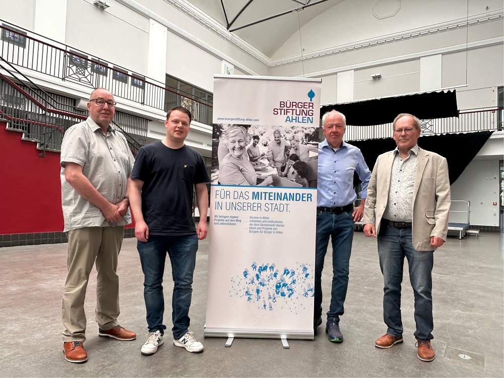 Mit zahlreichen Vorschlägen rechnen (v.l.) Thomas Hamacher (stv. Vors. Stiftungsrat), Simon Büscher (Stadt Ahlen), Hans-Jürgen Rzadki (Vors.), Rudolf Pollex.