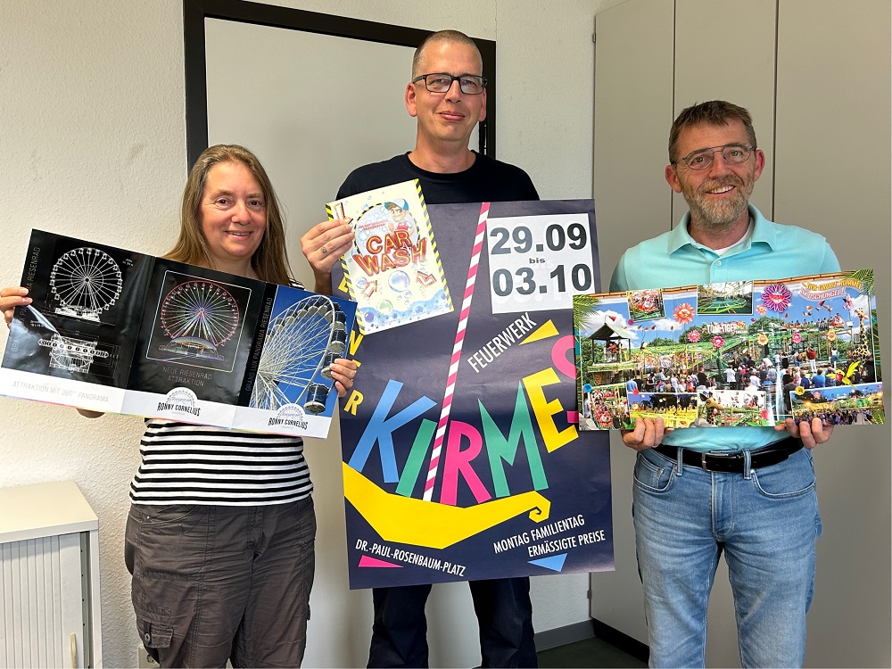 Foto: (v.l.) Gabriele Hoffmann, Sebastian Altena und Michael Göttfert stellen die Herbstkirmes 2023 vor.