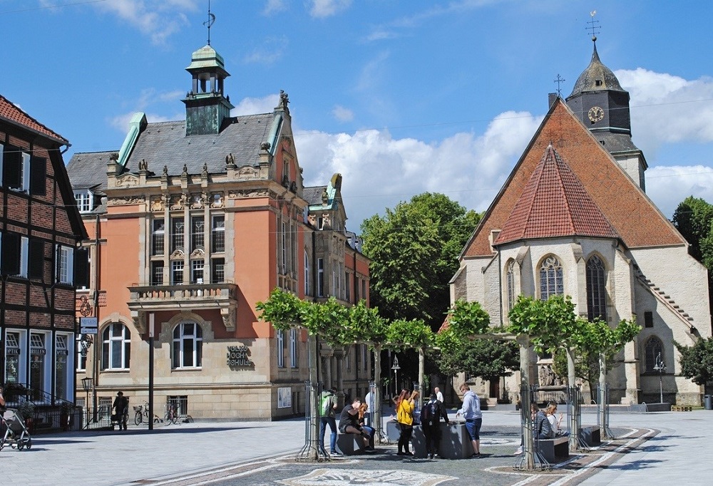 Ahlen ist ein leistungsfähiger und zukunftsorientierter Wirtschaftsstandort. Foto: Namhafte Unternehmen aus Metallverarbeitung, Sanitär, Maschinenbau sowie Health & Beauty, rund 450 Handwerksbetriebe und zahlreiche erfolgreiche mittelständische Unternehmen machen Ahlen zu einem leistungsfähigen und zukunftsorientierten Wirtschaftsstandort.