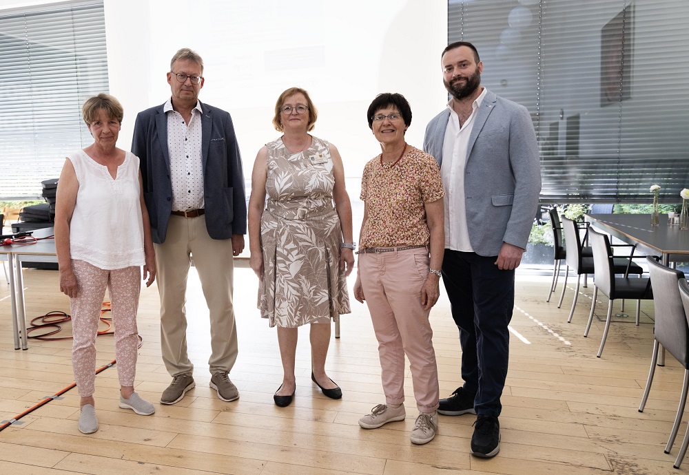Informierten über Therapiemöglichkeiten: (v.l.) Hanna Brings, Guido Boucsein, Ingrid Fischer-König, Thea Krüger und Giovanni Licata