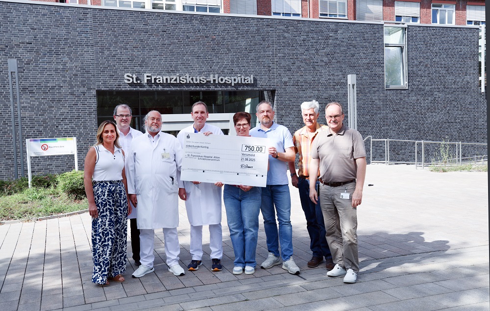 (v.l.) Irene Klemm, Dr. Peter Wielepp, Dr. Berthold Piotrowski, Thorsten Jacobi, Dr. Frank Klammer, Nora Sander-Grass, Dennis Grass, Dr. Berthold Piotrowski und PD Dr. med. Carsten Krüger