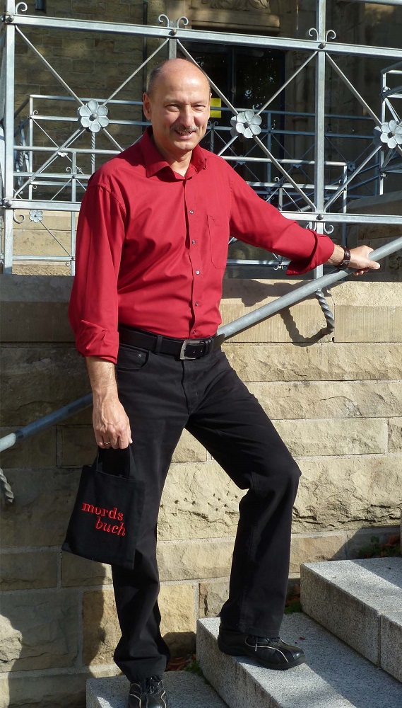 Foto: Ulrich Schöpf auf einer Treppe