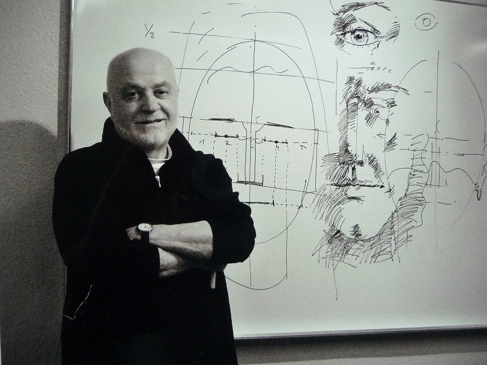 Foto: Dusan Jovanovic vor einem Bild