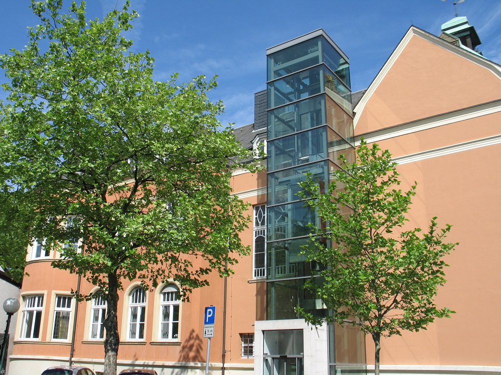 Foto: Aufzug am VHS-Gebäude
