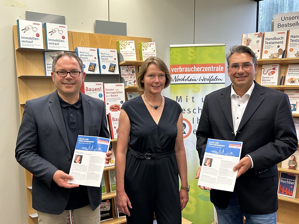 (v.l.) Hubertus Pieper, Judith Spittler und Dr. Alexander Berger stellten den Jahresbericht 2024 der Beratungsstelle Ahlen vor.