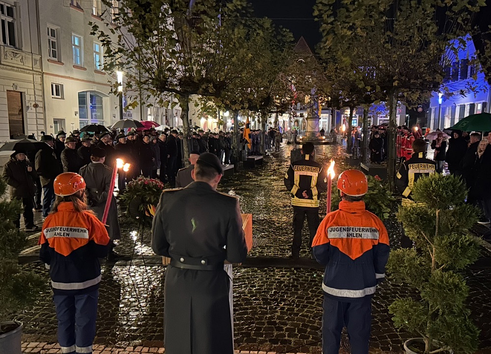 Die zentrale Kundgebung zum Volkstrauertag findet am 16. November auf dem Marktplatz statt.