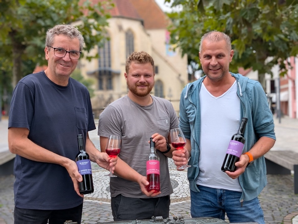 Laden ein zum ersten „In Vino Veritas“ in Ahlen: (v.l.) Carlo Pinnschmidt (WFG Stadtmarketing) sowie die Veranstalter Lars Nolte und Marc Vox (Eventwerk Lippstadt)