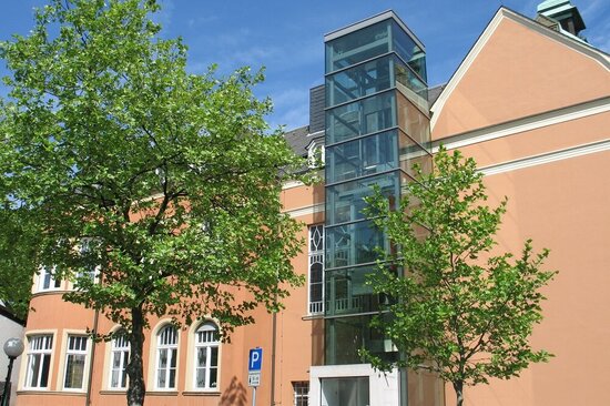 Foto: Aufzug am VHS-Gebäude