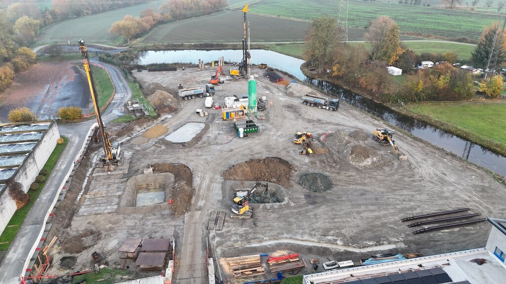 Deutlich zeichnet sich aus der Luft der Baufortschritt der letzten Monate ab: 10. November 2025