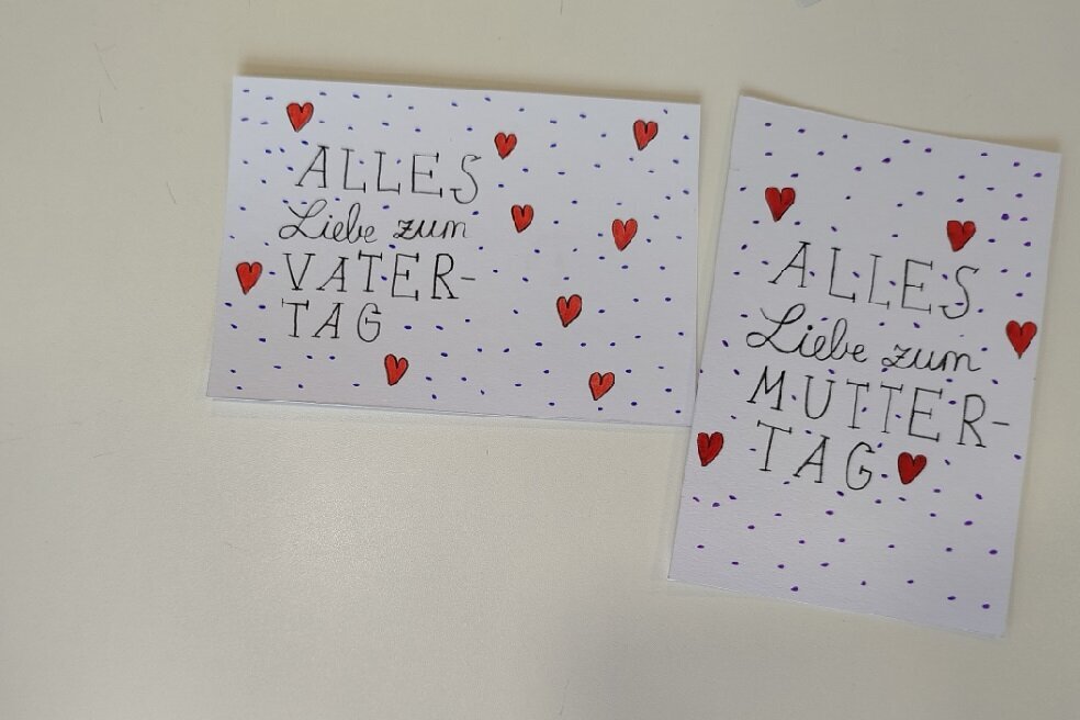 Kreative Grußkarten entstanden beim Handlettering-Workshop in der Stadtbücherei