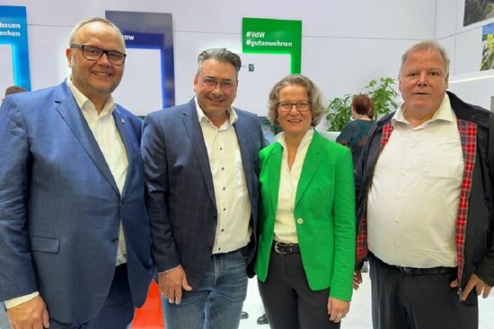 Foto: Auf der Expo Real sind im Gespräch v.l. Stefan Deimann, Dr. Alexander Berger, Ina Scharrenbach, Thomas Köpp.