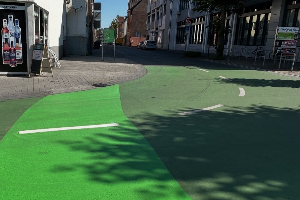 Grüne Markierung in Begegnungszone wieder vollständig
