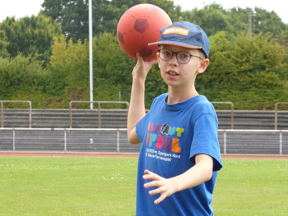 Foto: Jonathan will einen Ball werfen