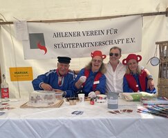Foto: Stand des Vereins für Städtepartnerschaft 