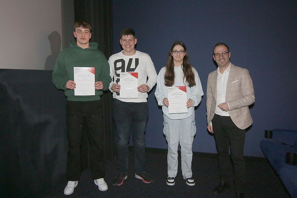 Foto: Ahlener SG Schwimmen Einzelwettbewerbe (13-16 Jahre): (v.l.) Malte Wulf, Leon Saathoff, Katharina Jakob, Matthias Harman