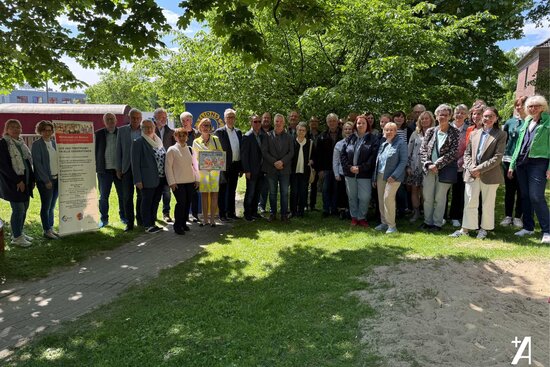 Gruppenfoto in Garten