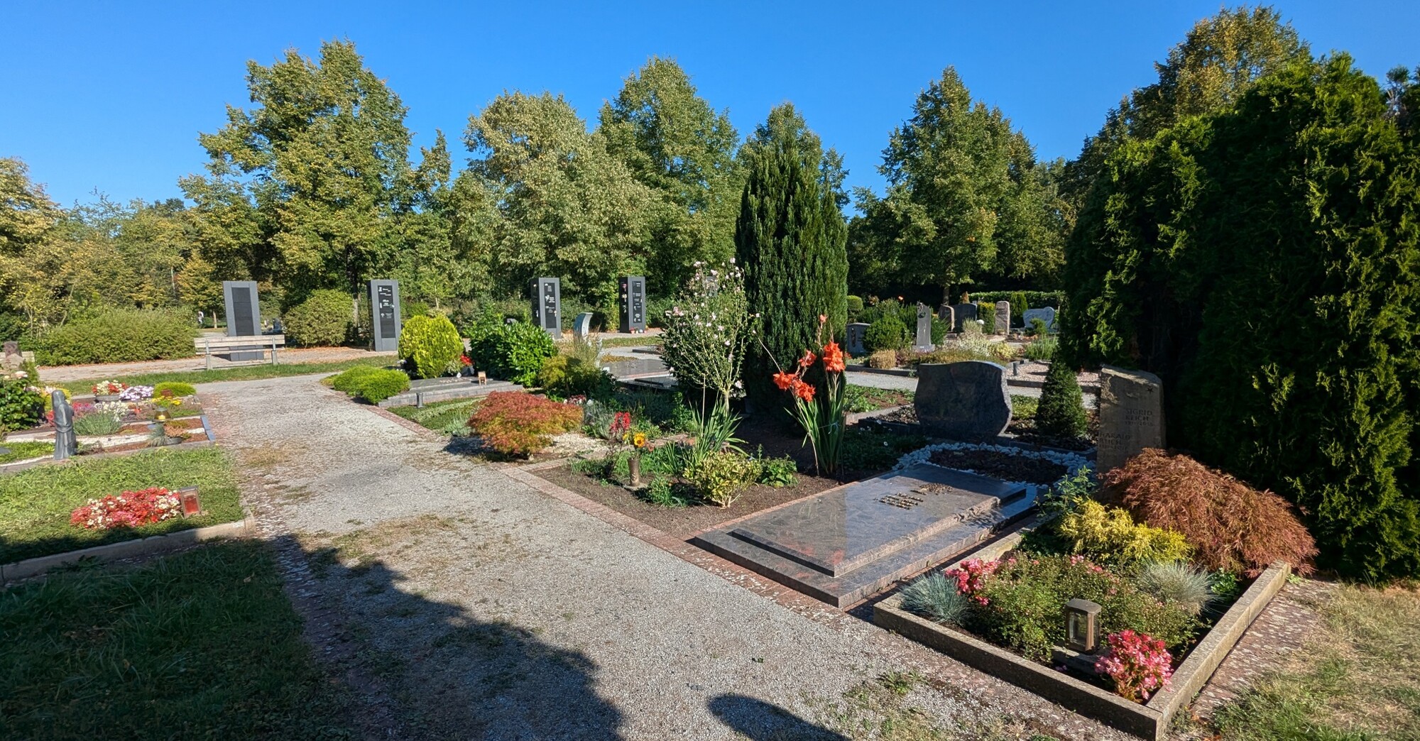 Foto: Grablandschaft auf dem Südfriedhof