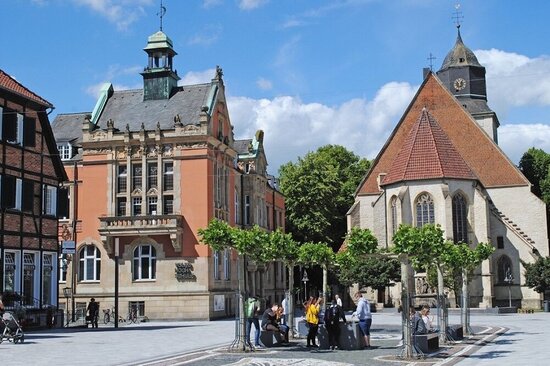 Ahlen ist ein leistungsfähiger und zukunftsorientierter Wirtschaftsstandort. Foto: Namhafte Unternehmen aus Metallverarbeitung, Sanitär, Maschinenbau sowie Health & Beauty, rund 450 Handwerksbetriebe und zahlreiche erfolgreiche mittelständische Unternehmen machen Ahlen zu einem leistungsfähigen und zukunftsorientierten Wirtschaftsstandort.