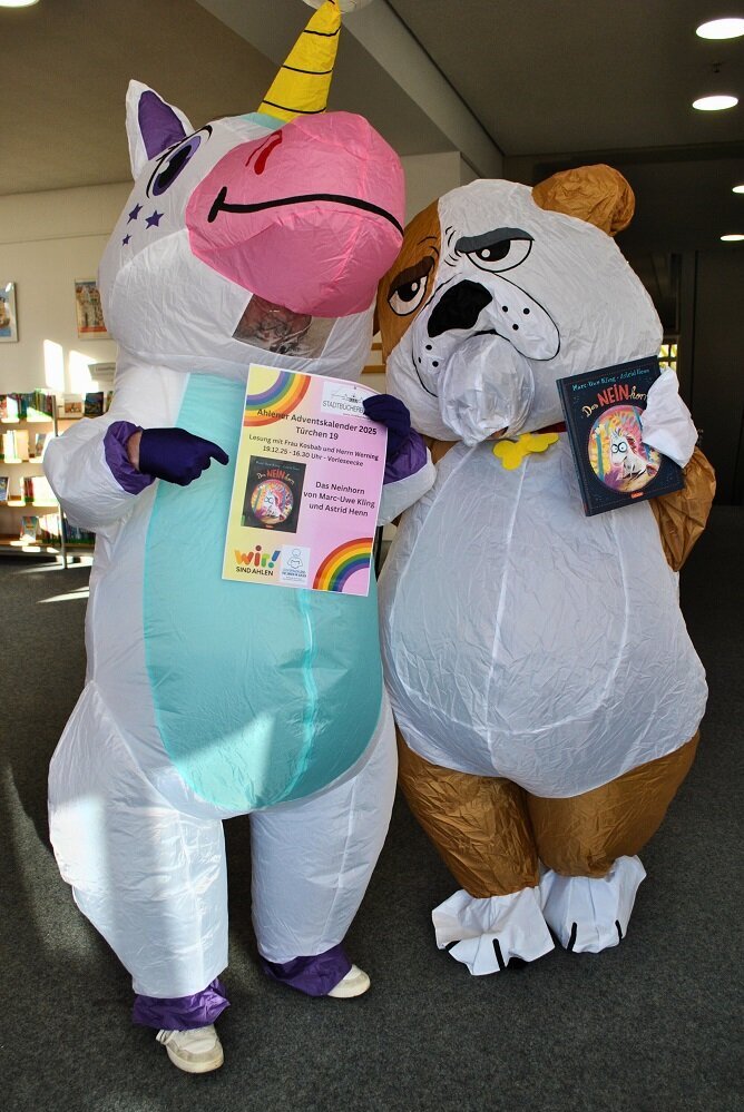 Das NEINhorn kommt in die Stadtbücherei.